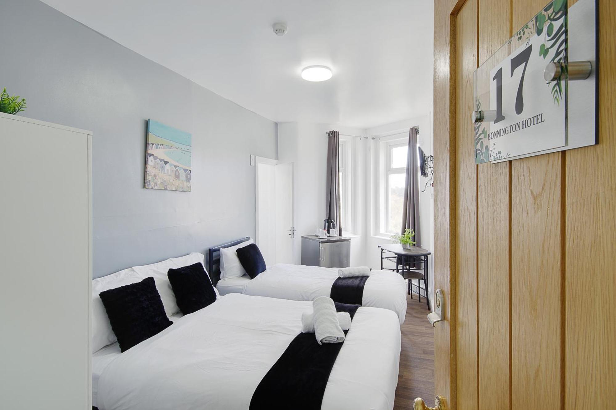 Azure Beach Hotel บอร์นมัธ ภายนอก รูปภาพ