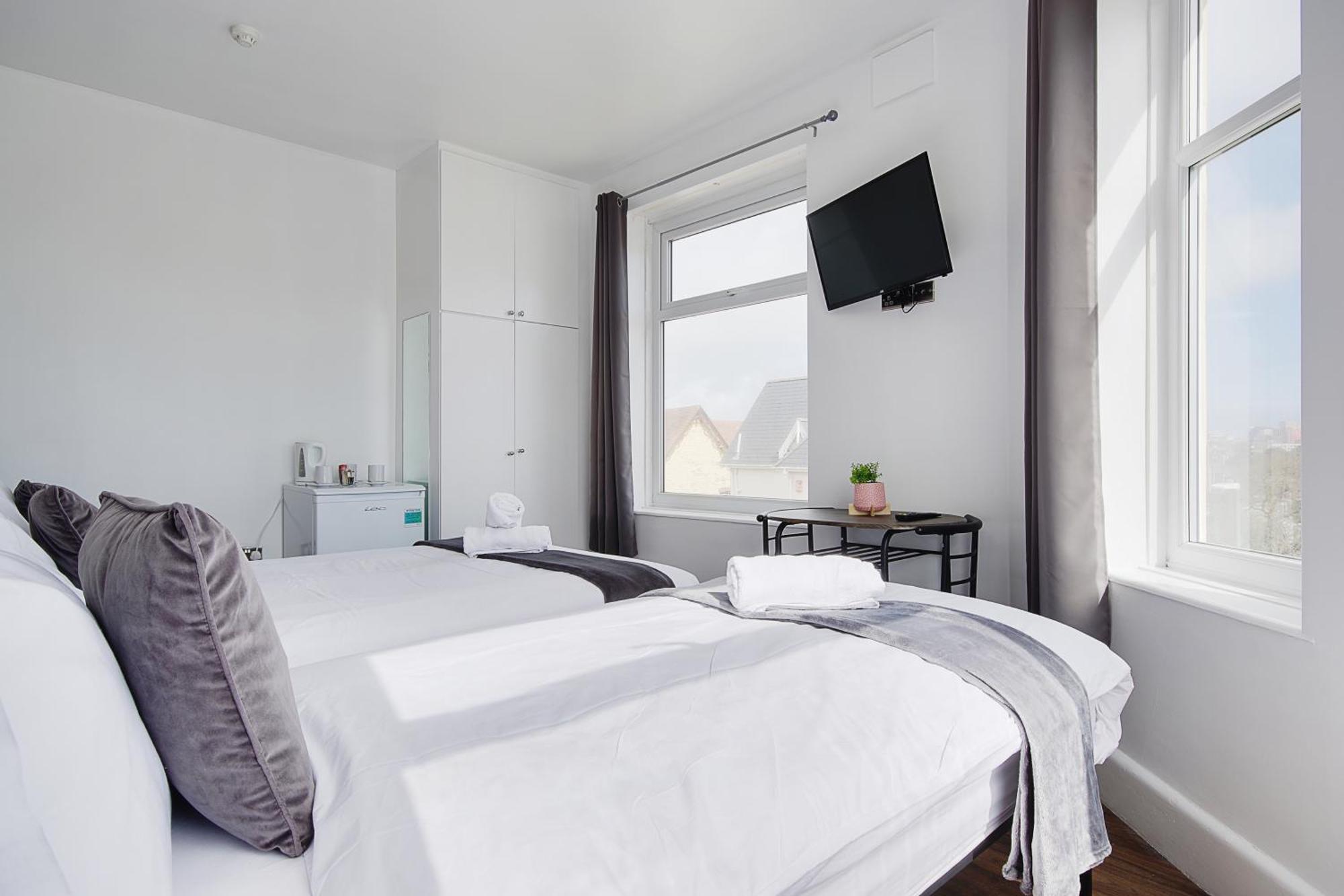 Azure Beach Hotel บอร์นมัธ ภายนอก รูปภาพ